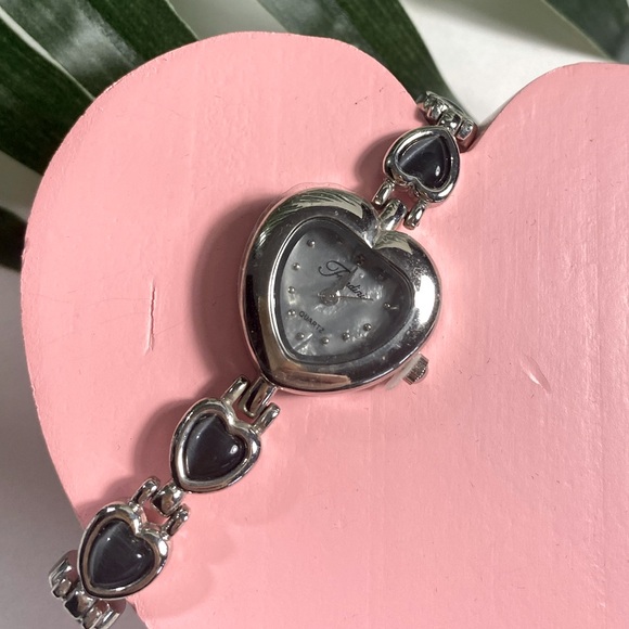 New heart bracket style watch silver w/heart shaped face - Picture 1 of 1